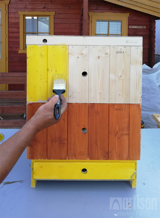 Použitie oleja Aqua Terra - odtieň Žltá RAL 1023 pri natieraní včelín