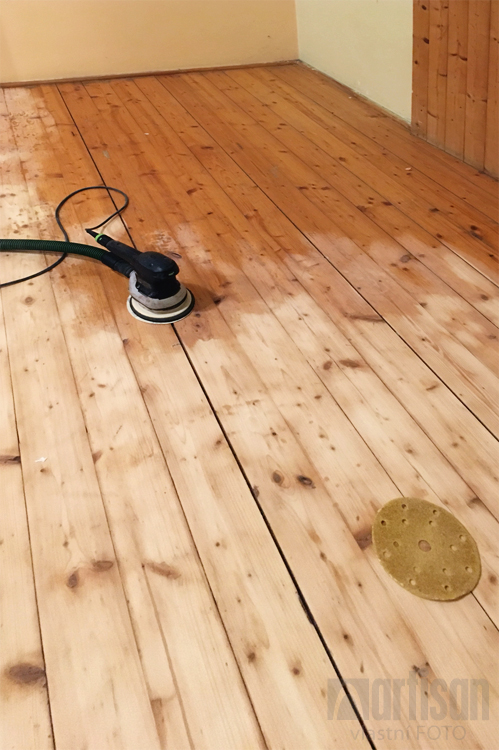 dřevěná smrková podlaha ošetřená OSMO Tvrdým voskovým olejem
